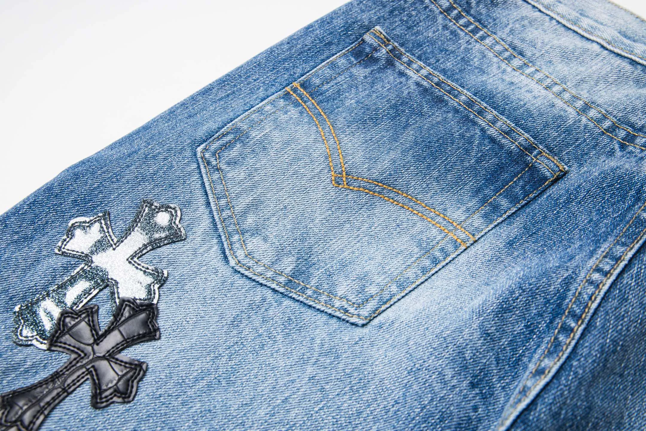 P280 High version (evergreen version) Chrome Hearts/Chrome Hearts 25FW CH starry sky leather cross bamboo jeans adopt starry sky themed leather elements, mostly in the shape of a cross, with glitter on the leather surface. Unique design with simple and elegant details, exquisite workmanship, neat lines and in-place details on the entire pair of pants! It’s also so cool that both men and women can easily control it. It’s a gender-neutral trendy up version. Style number: 1722# Color: blue Size: 28 30 32 34 36